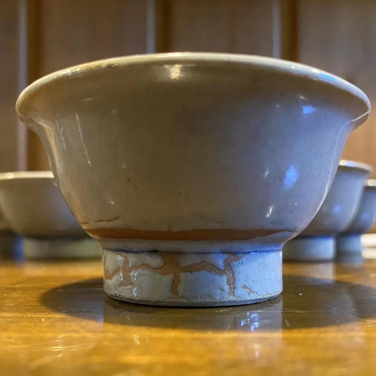 善光寺焼の器の質感と釉薬が伝わる写真