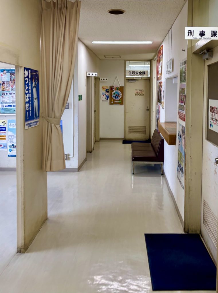 須坂警察署の廊下 刑事課と生活安全課の前